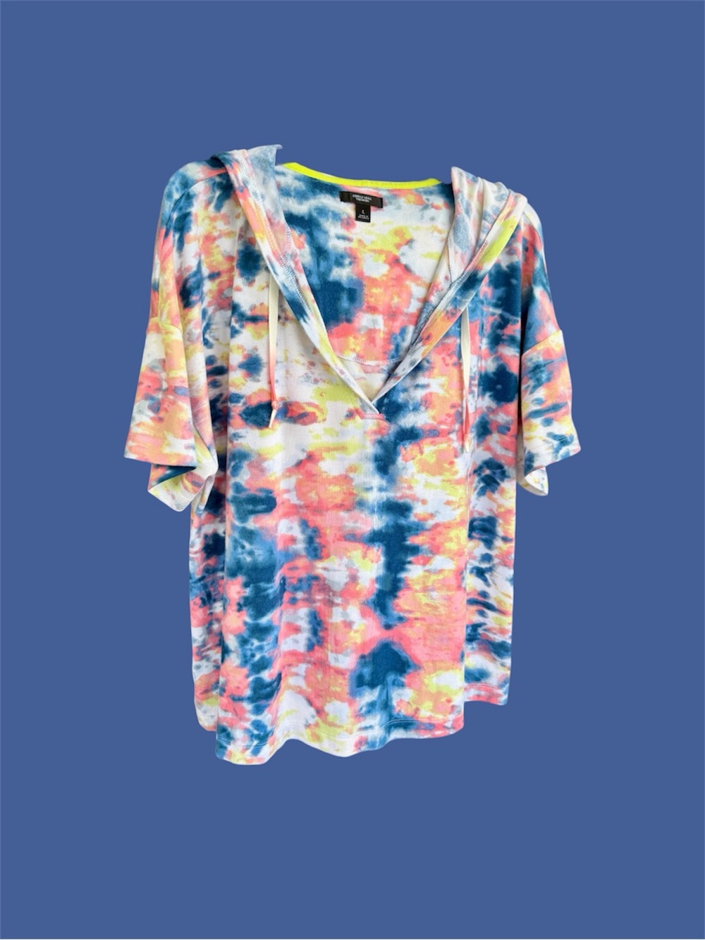 VERA WANG, NWOT, VIBRANT TIE-DYE HOODIE. SIZE L